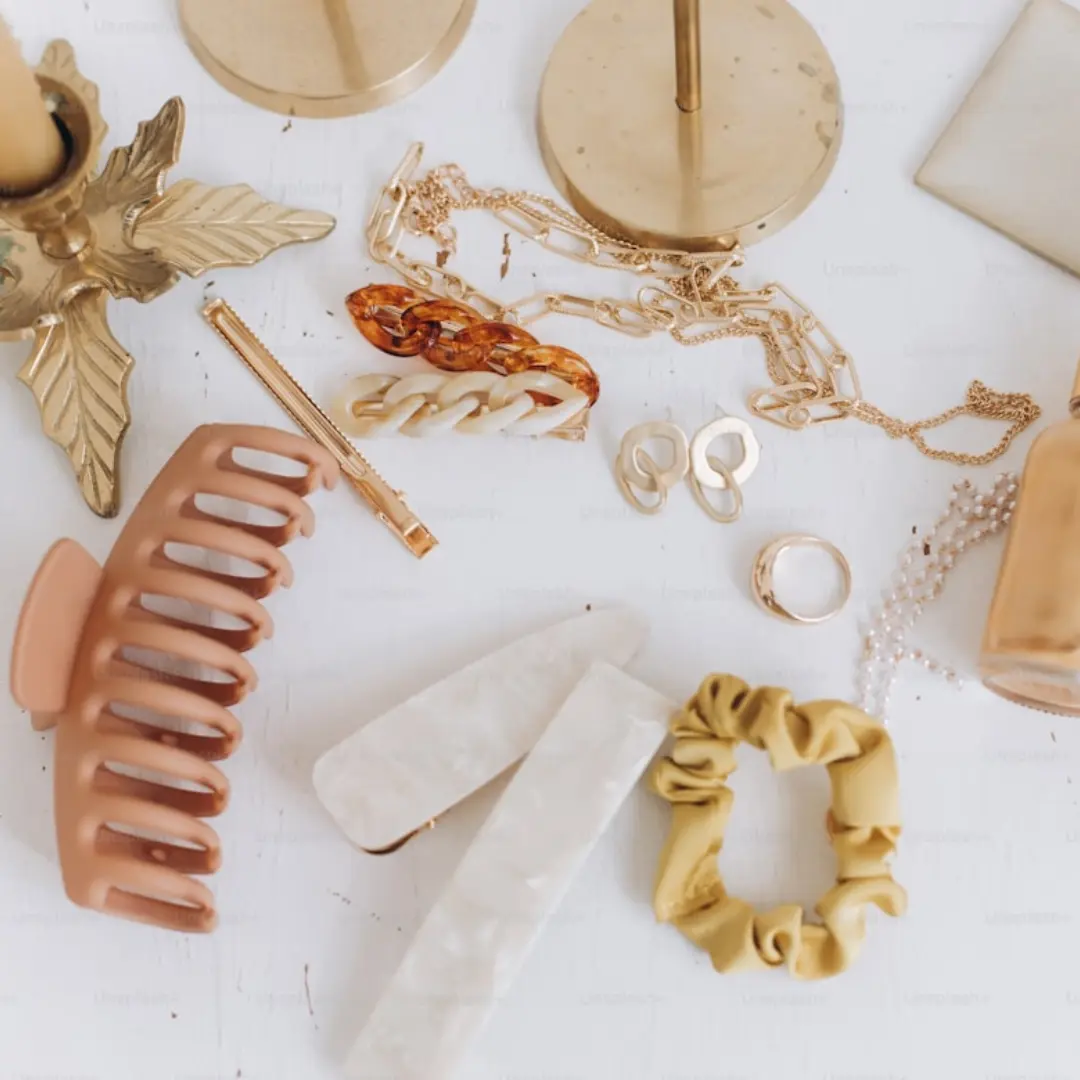 Women's hair accessories – pearl barrettes, claw clips and gold hair clips online Pakistan – Applique Threads