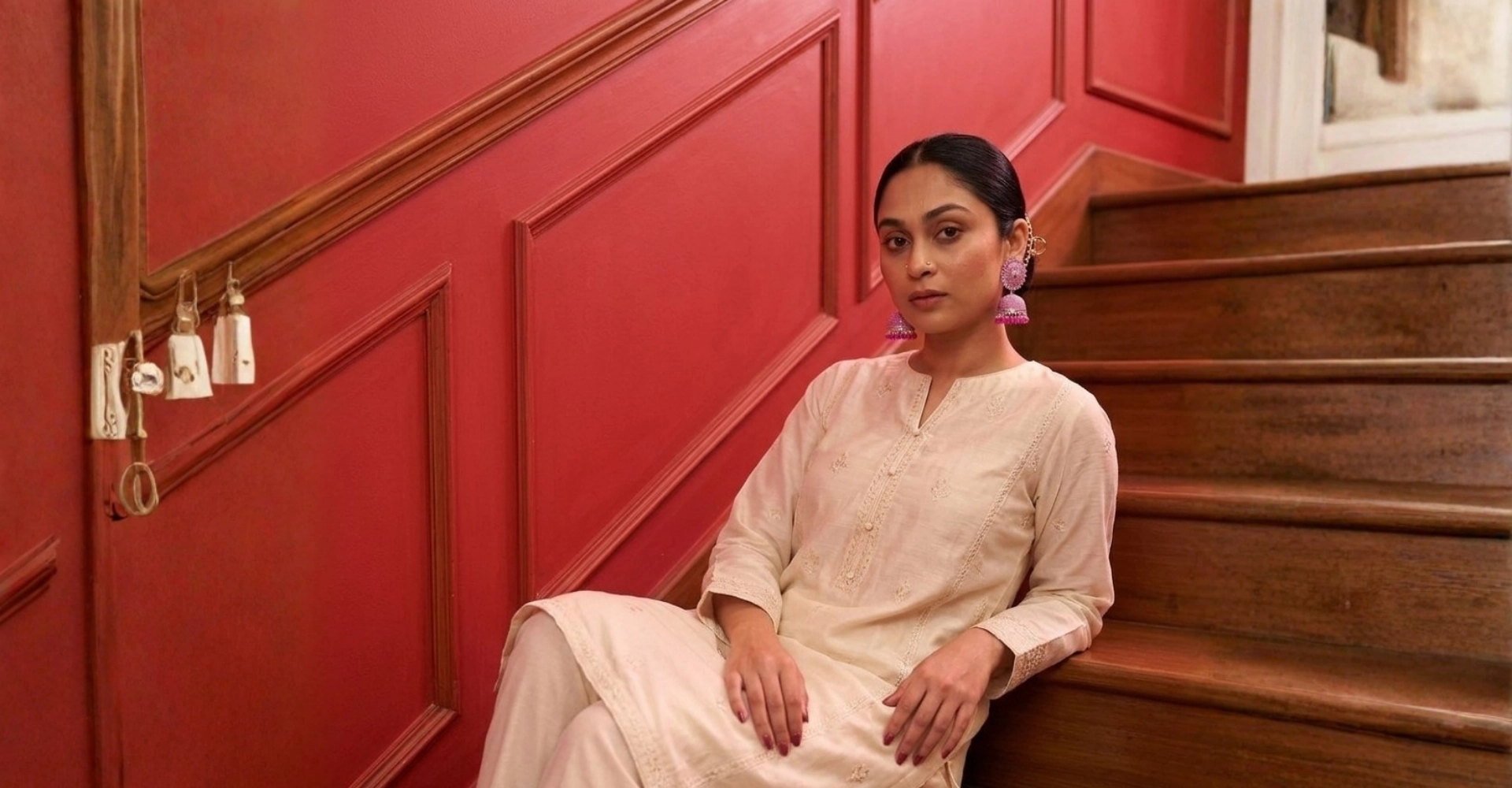 Pakistani woman wearing baby blue paint splatter floral hair claw clip in a sleek low bun at vanity mirror – buy hair catcher online Pakistan – Applique Threads